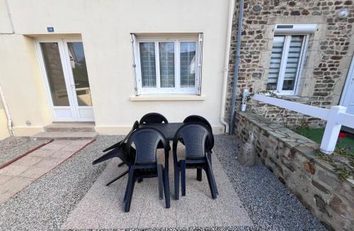 Saint-Symphorien-le-Valois House | MAISON DE VILLE