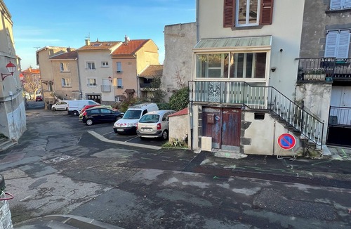 Ceyrat House | Maison des Volcans - 3 double bedrooms - 2 bathrooms - Patio - Wifi