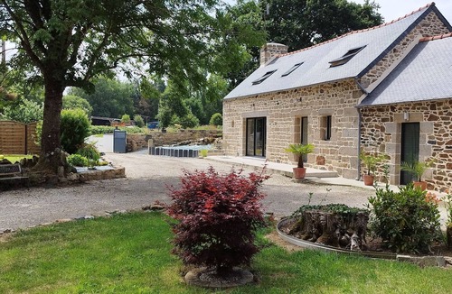 Bourbriac House | Maison Entre mer et Campagne