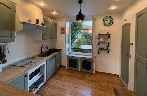 Champigny-sur-Marne Apartment | Maison esprit guinguette - Jacuzzi- Parking privé