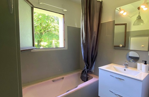 Guimaec House | Maison Familiale Entouré de Verdure Proche des Plages et des Sentiers