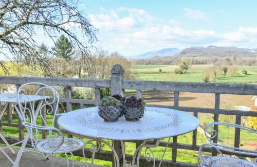 Saint-Genix-sur-Guiers Bed & Breakfast | Maison Fleur De Frangipanier