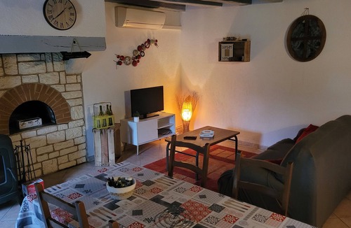 Saint-Pierre-les-Etieux House | Maison de Campagne Dans un Cadre Reposant et Verdoyant