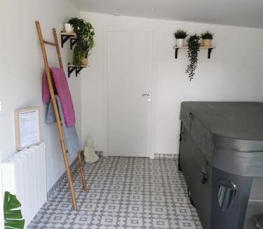 La Chapelle-Caro House | Maison-Gîte "au bord de l'oust "avec jacuzzi
