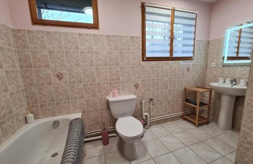 La Berthenoux House | Maison individuelle près de la Châtre, jardin privé, jacuzzi - FR-1-591-629
