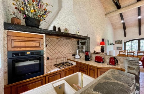 Queyrieres House | Maison isolée, au cœur des volcans, terrain clos, jeux, confort, cheminée, proche forêts et villages. - FR-1-582-285
