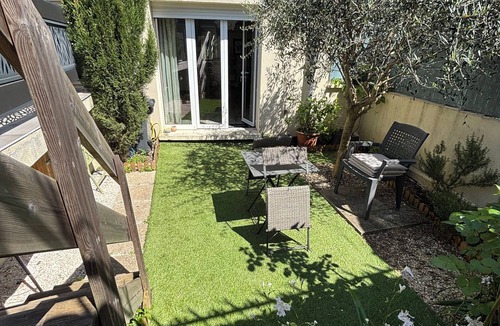 Plateau - Mont-Valerien Villa | Maison L'Olivier with private parking space