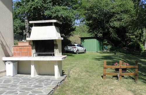 Arvieu House | Maison Lac de Pareloup, "THE FEET IN THE WATER"