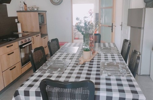 Le Merzer House | Maison Le Merzer, 5 Personnes, Sans Vis-à-vis, au Coeur D'un Village Breton