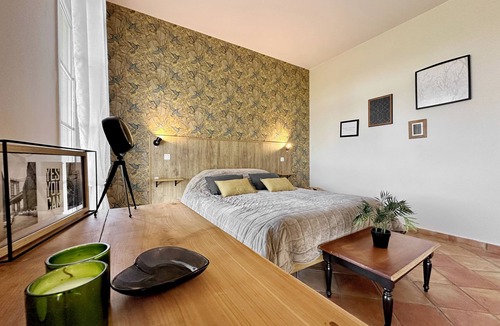 La Fagette Bed & Breakfast | Maison Oléa - "Les Pivoines" bed and breakfast overlooking the Vézère valley