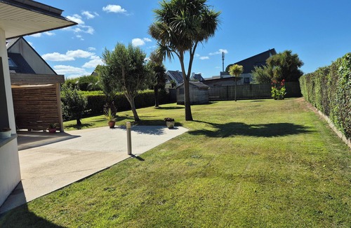 Ploudalmezeau House | Maison Plain-pied sur Terrain Clos, à Proximité du Port et des Plages