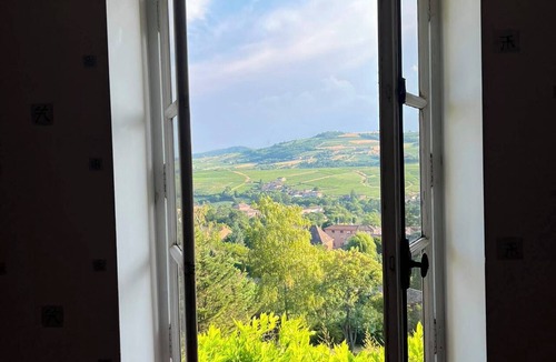 Leynes House | Maison Pourpre | Sleeps 10 | Burgundy | Village within walking distance