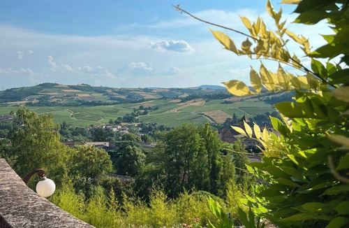 Leynes House | Maison Pourpre | Sleeps 10 | Burgundy | Village within walking distance