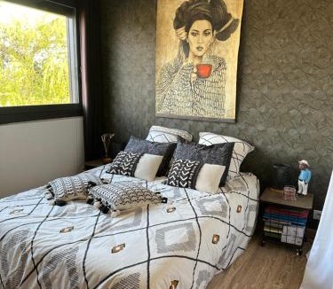 Saint-Pavace House | Maison proche du circuit avec piscine, wifi et parking privé