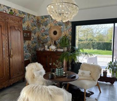 Saint-Pavace House | Maison proche du circuit avec piscine, wifi et parking privé