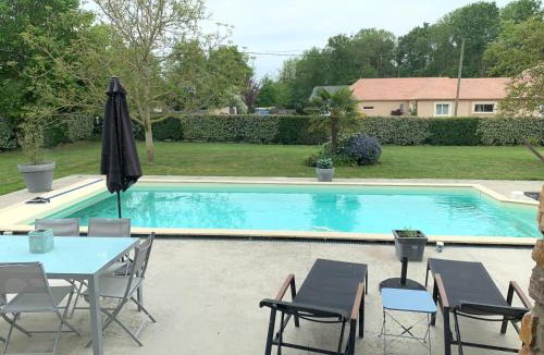 Saint-Pavace House | Maison proche du circuit avec piscine, wifi et parking privé