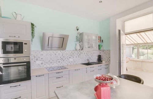 Robert-Espagne House | Maison Qui s'y frotte s'y pique
