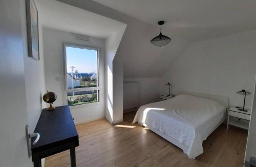 Saint-Jacques House | Maison récente avec vue mer, plage et port à pied
