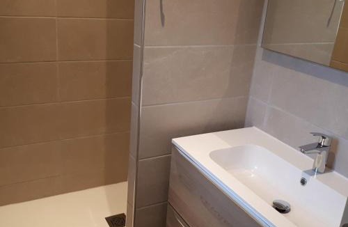 Coutansouze House | Maison rénovée avec vue sur la campagne, terrasse et jardin à Coutansouze - FR-1-489-478