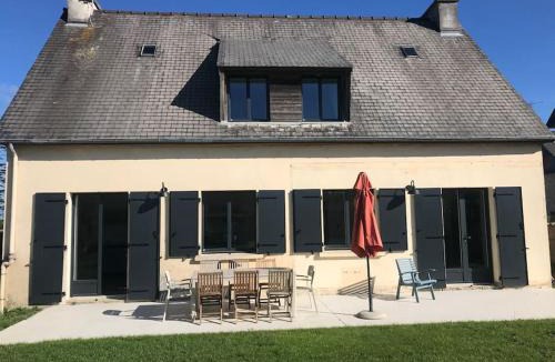Ploubalay House | Maison rénovée en centre-ville, à 5 min des plages
