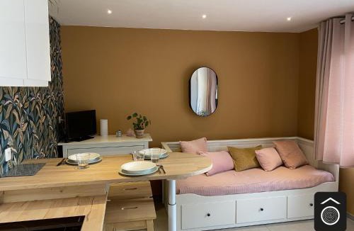Anstaing House | Maison Souche