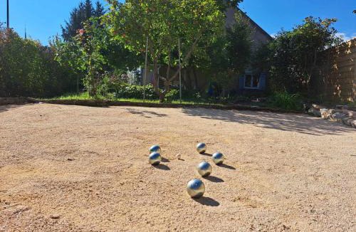 Ruffey-les-Beaune House | Maison spacieuse climatisée, spa et pétanque pour 6 pers