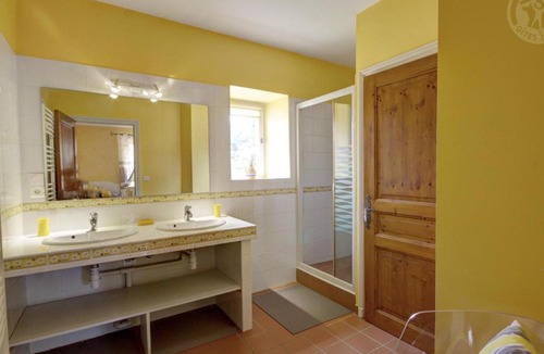 Chalain-le-Comtal House | Maison spacieuse avec piscine chauffée, 4 chambres à Chalain-le-Comtal - FR-1-496-48