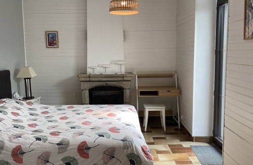Plomeur House | Maison sur 5000m2 en Sous-bois Avec Jacuzzi