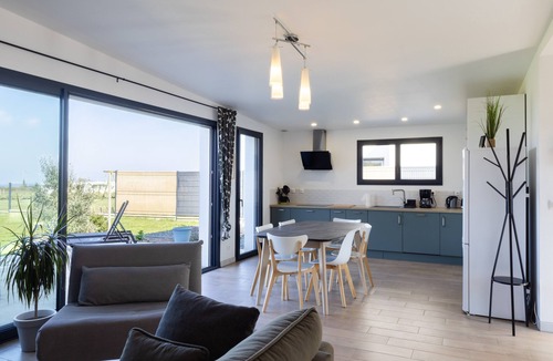 Trevou-Treguignec House | Maison "Ty glas mor" – Sea View Glimpse