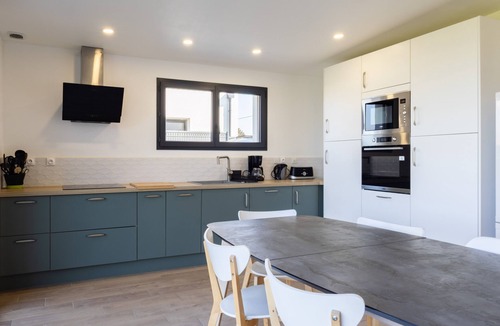 Trevou-Treguignec House | Maison "Ty glas mor" – Sea View Glimpse