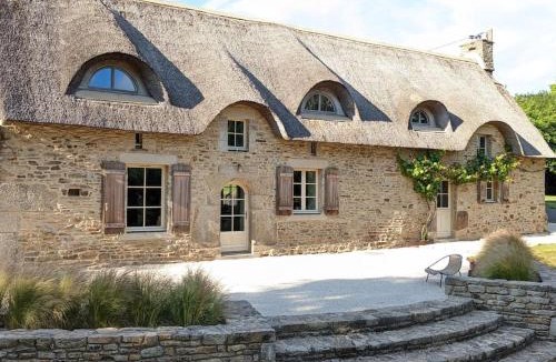 Camors House | Maison typique bretonne avec toit de chaume