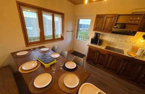 Montperreux Apartment | Maison Vue Lac Saint-Point 2 Appartements & Jardin