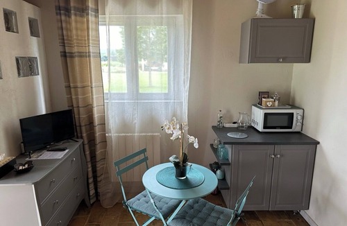 Chateauneuf-du-Rhone Other | Maisonnette indépendante au calme - Quiet independent tiny-house - large garden