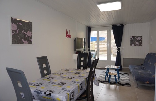 Saujon House | Maisonnette 2/4p private courtyard, QUIET. 200m from the spa. 10 min from ROYAN beaches!