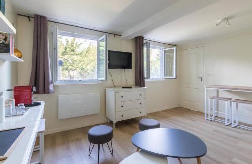 Petit-Colombes Apartment | Maisonnette dans jardin partagé