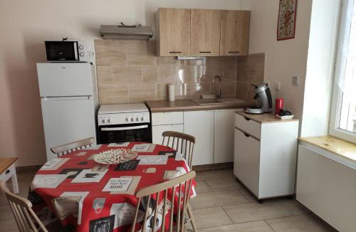 Cosne-Cours-sur-Loire House | Maisonnette rénovée proche du centre ville