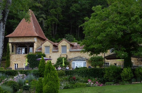 Duravel House | Majestic villa with spectacular, private outdoor space including pool & jacuzzi