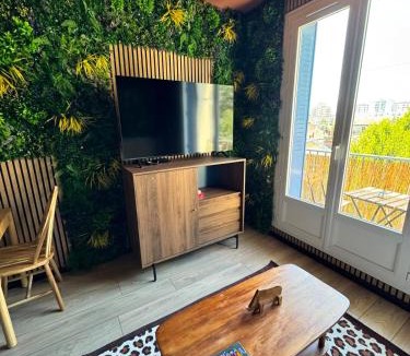 Quartier des Eaux-Claires Apartment | Mango Jungle - Trip to Grenoble - Fully equipped 1-bedroom apartment