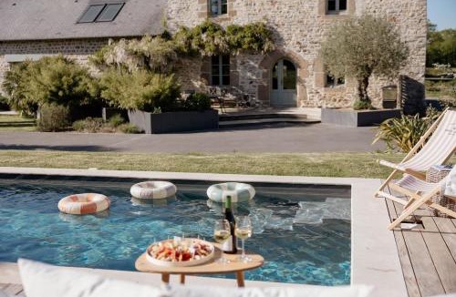 Val-d'Ize Bed & Breakfast | Manoir de la Nogrie - Chambre de charme avec accès privatif - Piscine chauffée sur domaine 5 étoiles à la campagne