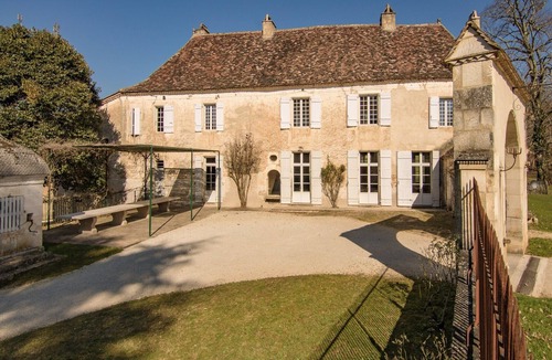 Saint-Georges-de-Montclard Villa | Mansion in Aquitaine with Private Pool