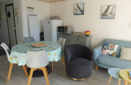Le Port Apartment | Marina CANET appart. 4/7 persons - balcony and tropézienne - 2 bathrooms - WI-FI