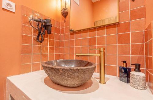 Feyzin Apartment | Marrakech Cinéma Jacuzzi - Suite romantique