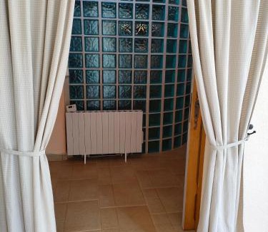 Camelas House | MAS VALLCROSA Chambre suite parentale avec jardin et piscine