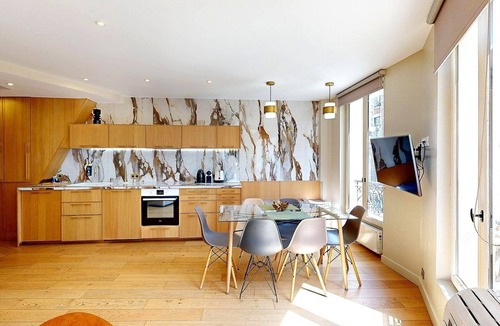 Hopital Saint-Louis Apartment | Mayau 50 - Cozy apartment near Canal St. Martin