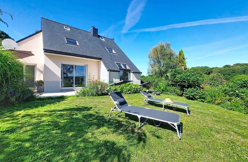 Tredrez-Locquemeau House | Meeresblick by Interhome