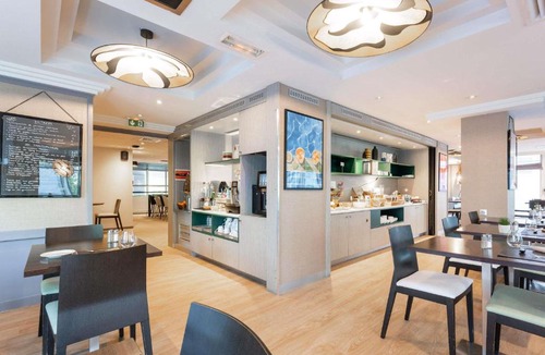 Quartier Capuche-Allies Hotel | Mercure Grenoble Centre Porte des Alpes