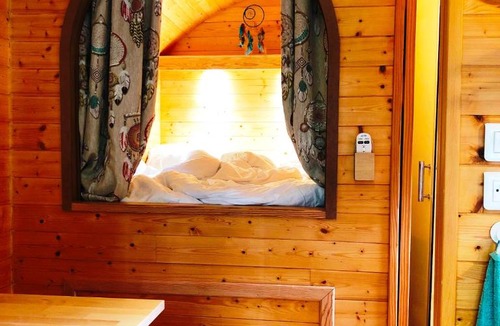 Milly-la-Foret House | Millygite Chalet-on-wheels by the river
