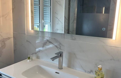 Saint Didier de la Tour Apartment | Mimosa room - Domaine de la Provençale