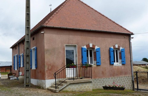 Saligny-sur-Roudon Cottage | Mini Farm Cottage, Pets Welcome, Wifi, Garden, 4-6 Guests