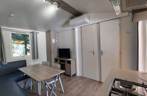 Saint-Laurent-en-Beaumont House | Mobile Home “Super Mercure 2” with Mountain View, Wi-Fi, and Air Conditioning